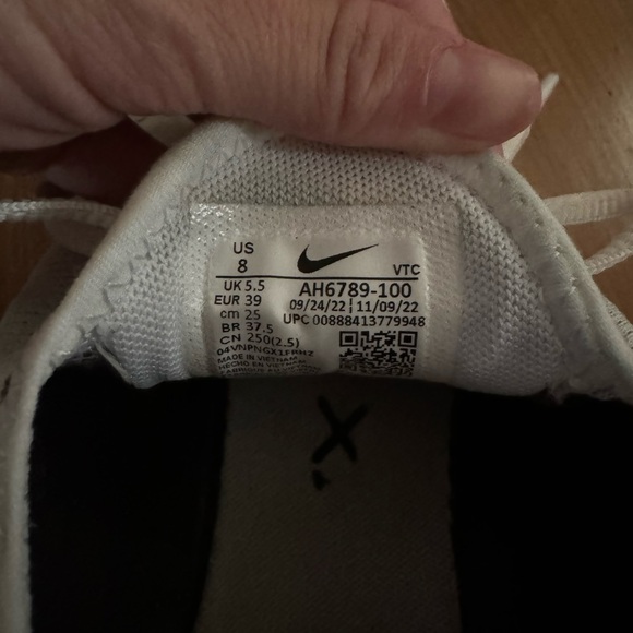 Women’s White Nike Air Max 270 - Picture 7 of 8